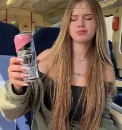 >คลิปxxxฝรั่งผมทอง Stranger sat next to me on train. What does she want?